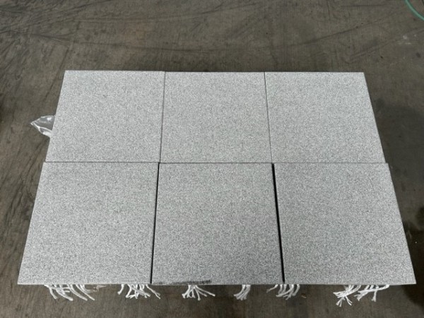 2. Wahl Terrassenplatte 40x40x3,8 cm granit-grau gestrahlt