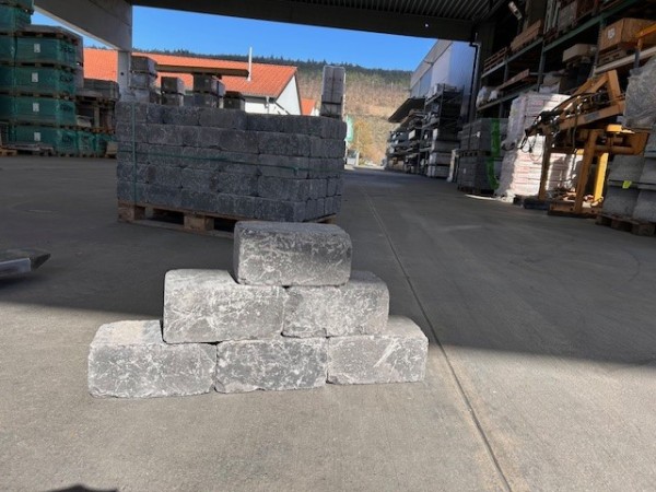 Trockenmauerstein Antik 25 x15 x12 (L/B/H) Basalt Auslaufartikel 1.B